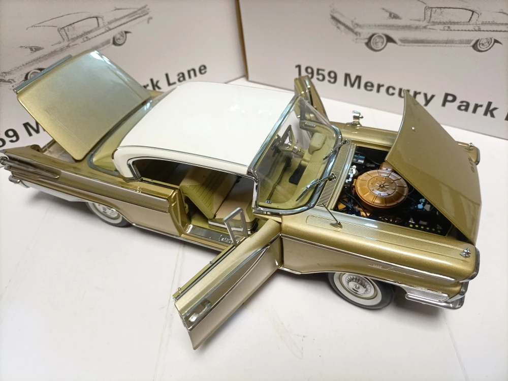 SunStar 1:18 Mercury ParkLane 1959 Vintage Car Simulation Limited Edition All Open Alloy Metal Static Car Model Toy Gift