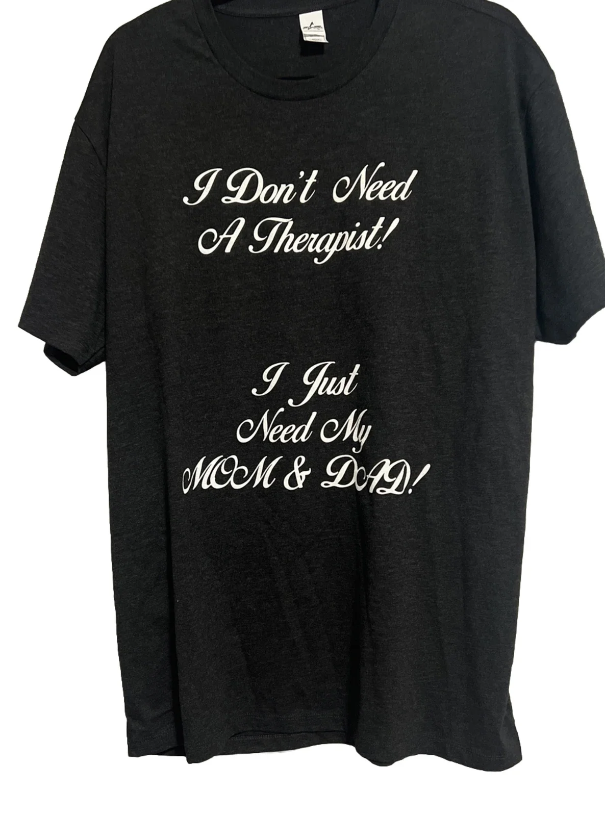 No necesito un terapeuta. Sólo necesita mi mamá y papá camiseta de manga corta