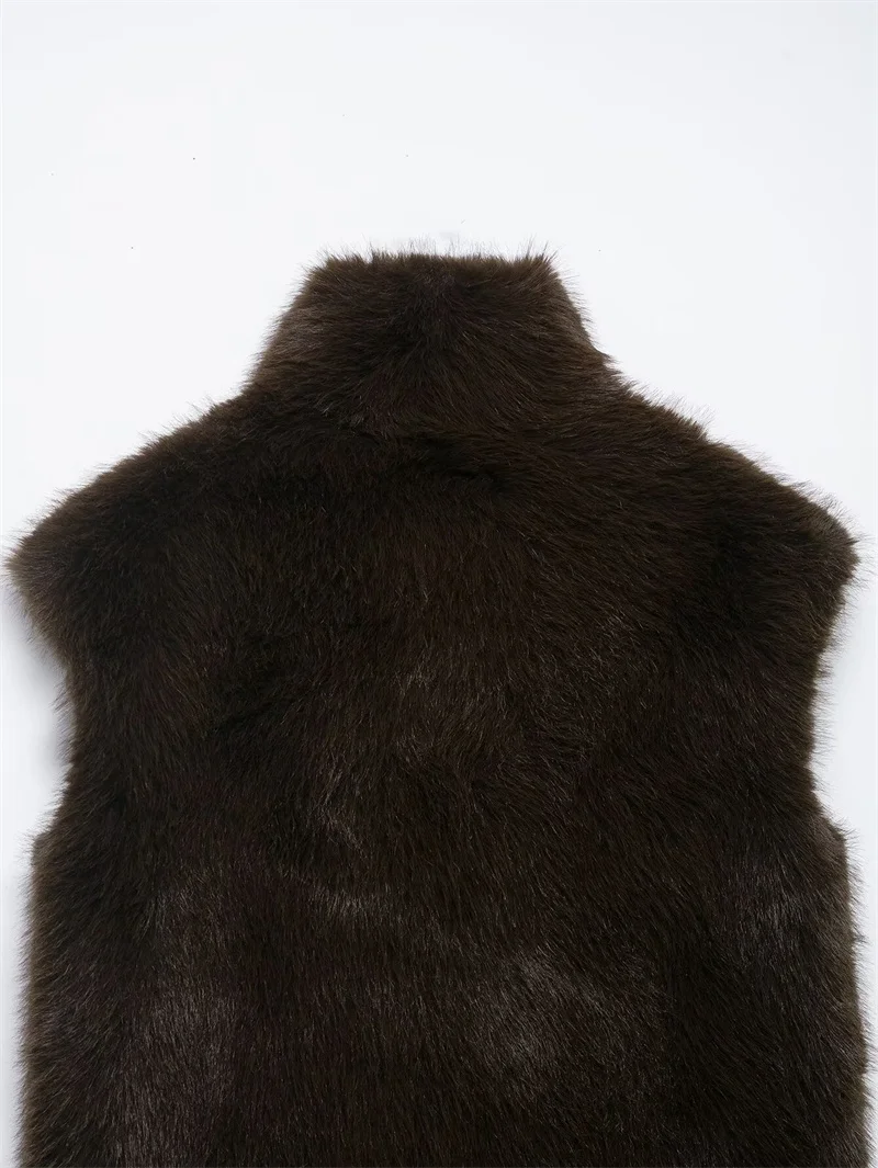 سترة نسائية 2025 خريف نمط جديد بني داكن بلا أكمام تأثير الفراء الصناعي سترة دافئة عصرية وغير رسمية متعددة الاستخدامات