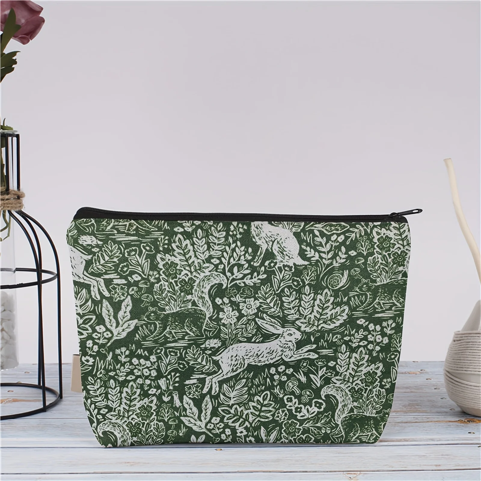 A Retro floral makeup bag - cute multifunctional zipper pouch for women, jewelry storage bag