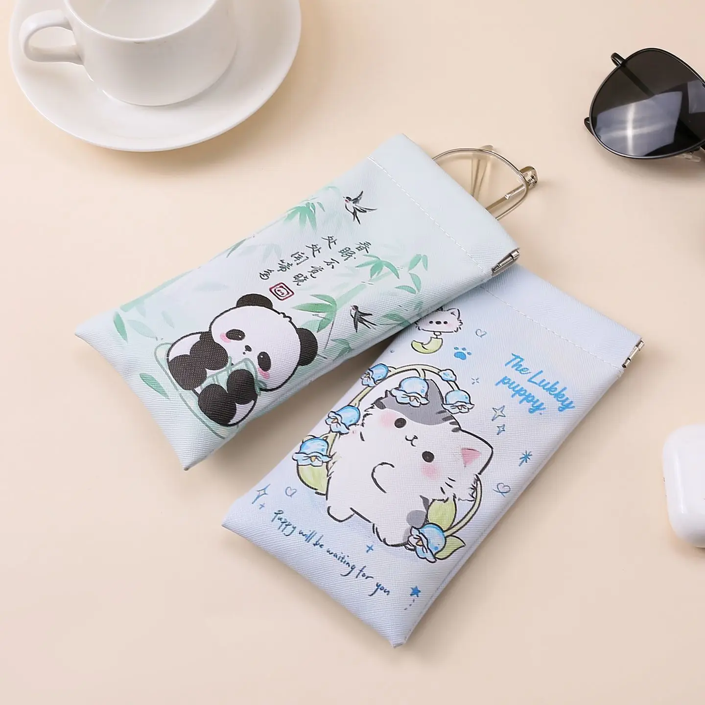 

Cartoon shrapnel glasses bag dustproof portable glasses storage bag automatic closing eye box