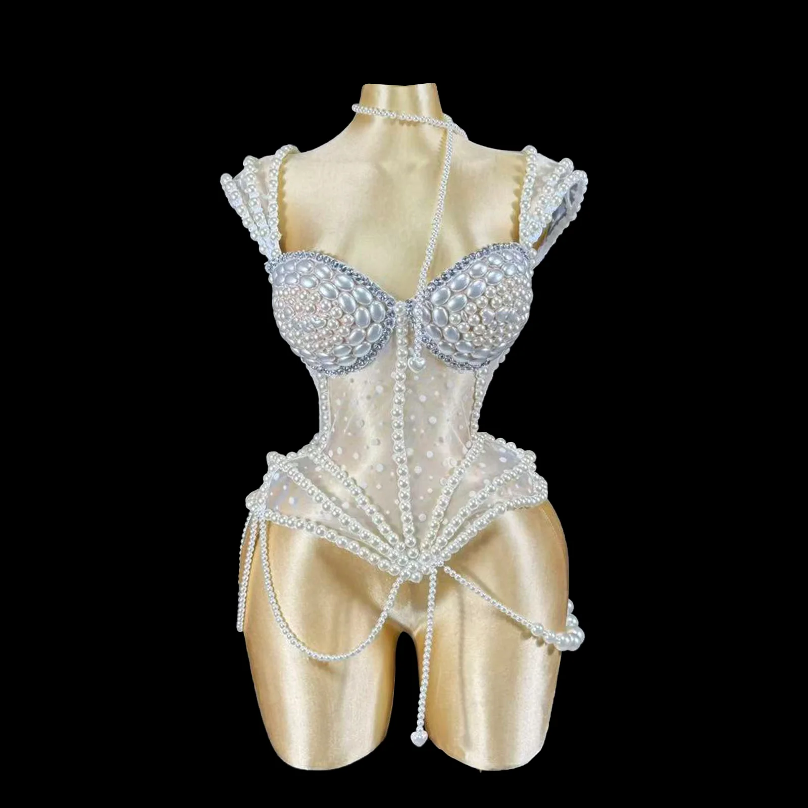 

The new white pearl tassel dress and hat set, diamond-neck jacket and short top are suitable for dance costumes worn at parties,