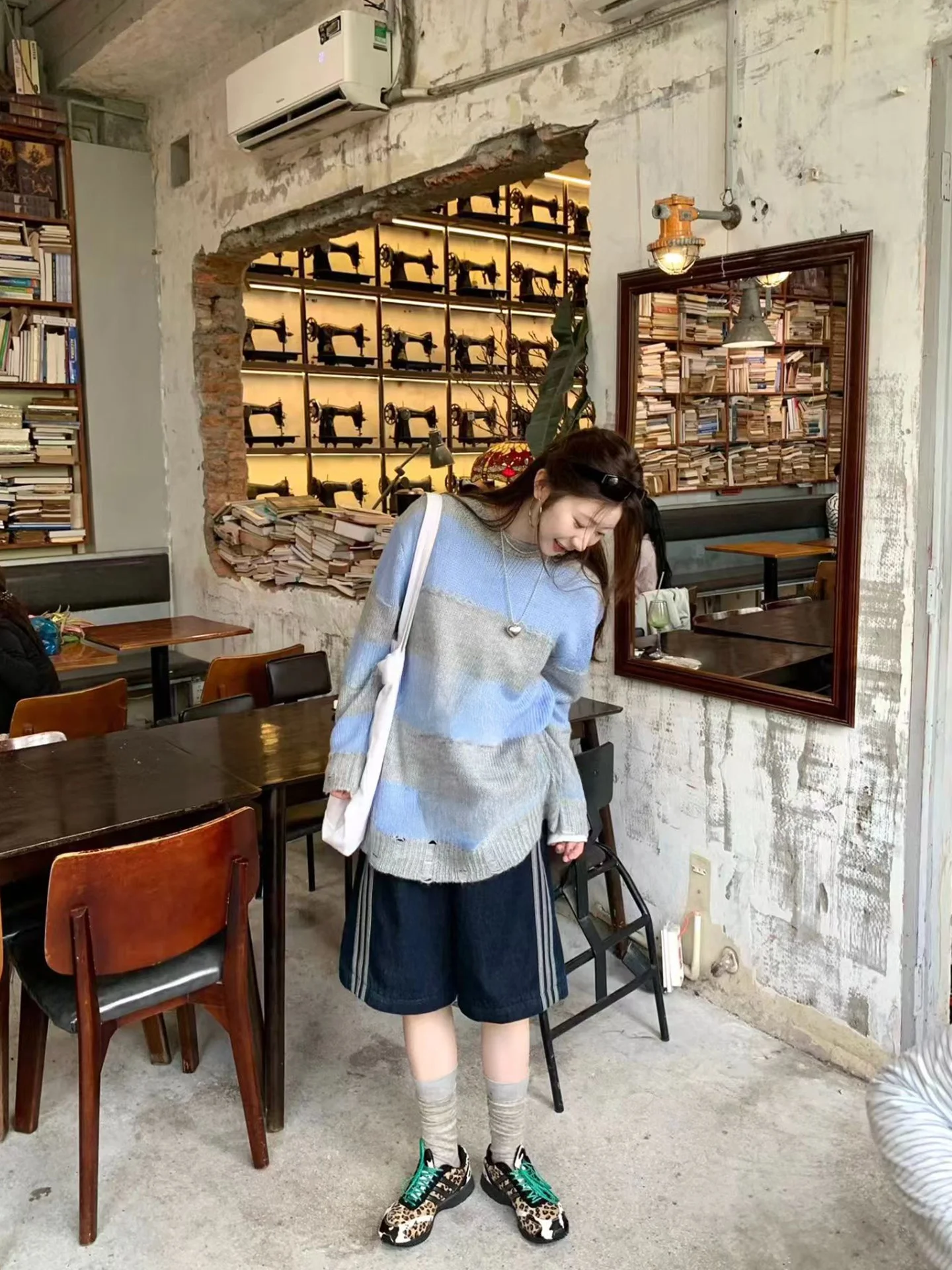 

Женский кашемировый вязаный свитер Daisy Spring Atmosphere с цветными блоками, полосками и прорезями, в расслабленном стиле, с длинными рукавами, круглым вырезом, средней длины