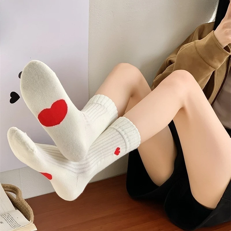 4 пары весенне-осенних трендовых толстых впитывающих пот носков с вышивкой для тепла, спортивных, простой, комфортных носков средней длины