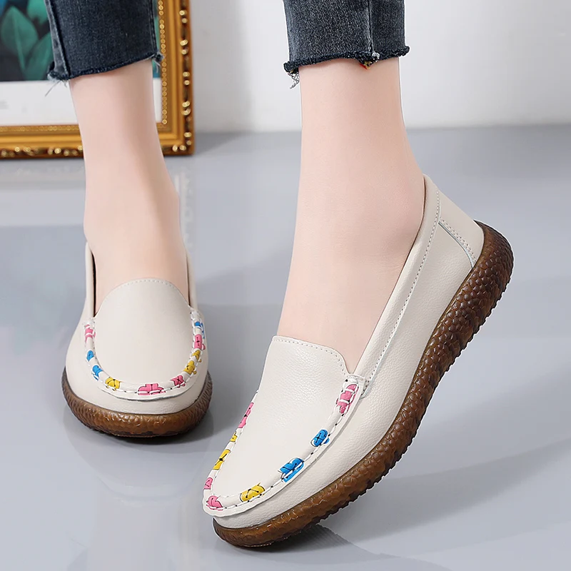 2024 new women\'s shoes leather women\'s single shoes Korean version of casual mother shoes cover foot loafers flat bean shoes