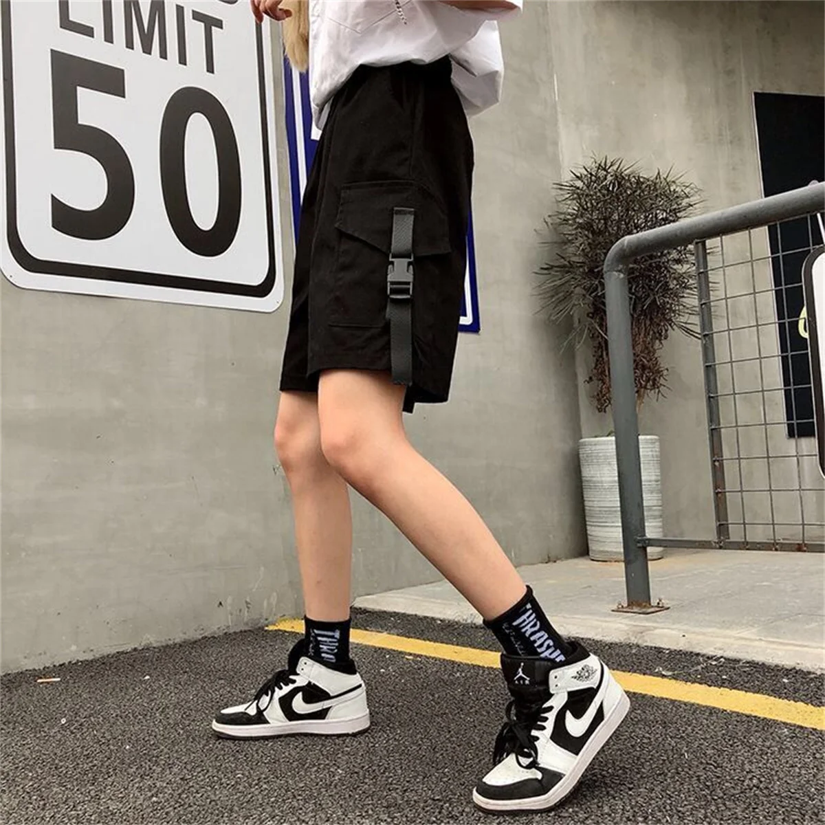 

Cool Cargo Shorts Women Large Pocket Harajuku Japan Shorts Girl Couple Korean Ulzzang Trendy Street Summer Hip Hop Shorts Girl