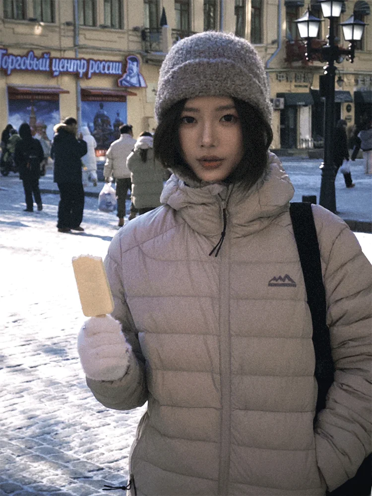 

Американская уличная мода: женская утепленная хлопковая куртка свободного кроя, легкая, теплая, с воротником-стойкой, осенне-зимняя, стильная и милая.