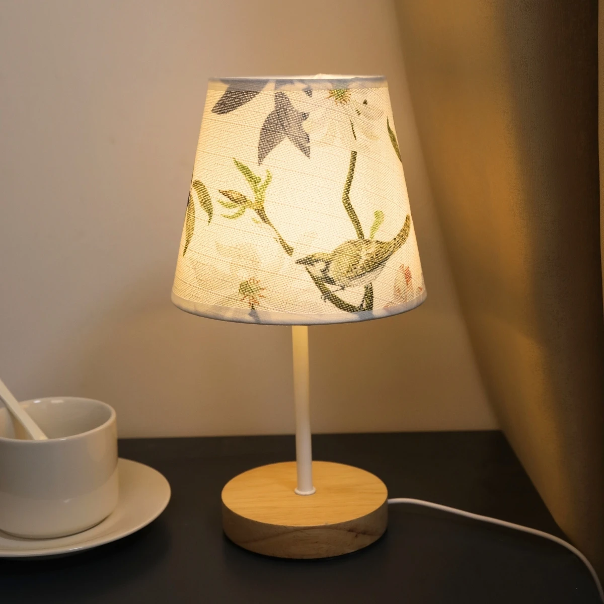 Nordic classic solid wood fabric table lamp - exquisite lampshade, USB power supply, perfect bedroom bedside decorative light