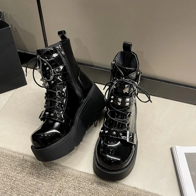 New Platform Boots Women Fashion Patent Leather Ankle Boots New Autumn Winter Punk Metal Chain Short Boots Motocycle Boots