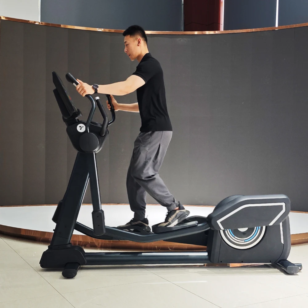 Macchina da palestra commerciale Scarpe da ginnastica ellittiche controllate magnetiche Macchina ellittica aerobica a resistenza regolabile