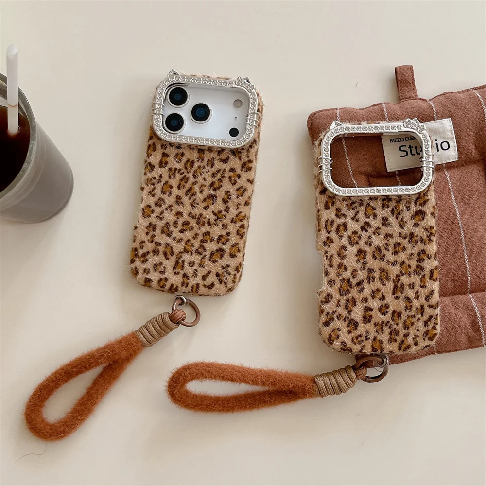 Korea Ins diamond Leopard Phone Case For iPhone 18 Pro 13 14 15 16 17 Pro Max Cover Shockproof Cute Plush Cases with Chain 18pro