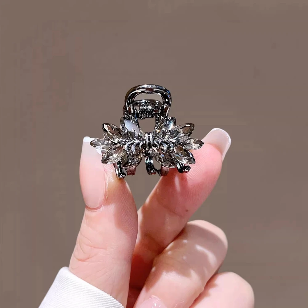 

New Temperament Butterfly Hair Claws Exquisite Rhinestone Hair Clips On Women Girls Bangs Hairpins