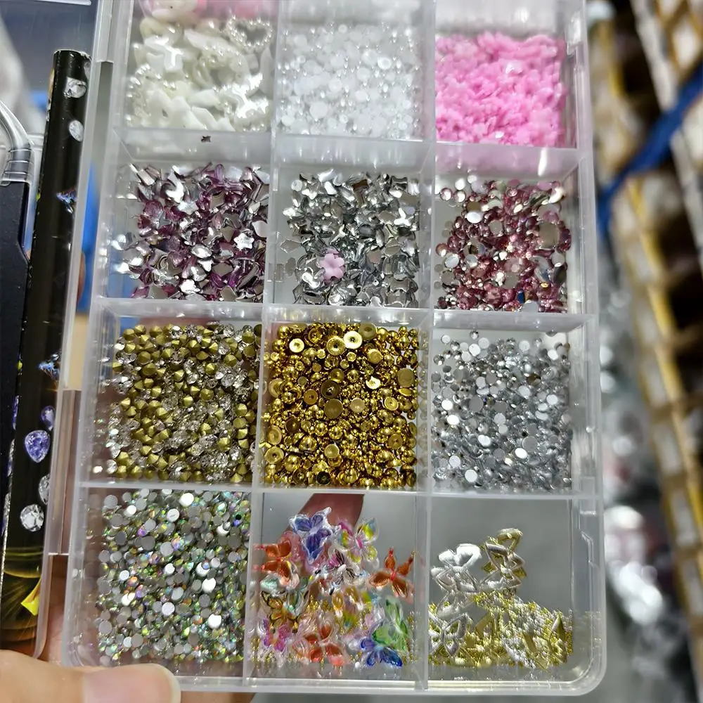 1 Caja de Adornos 3D para Uñas con Lazo de Flores Mixtas, Aleación, Mariposa, Caviar, Perla, Corazón, Decoraciones para Arte de Uñas, Accesorios para Manicura DIY