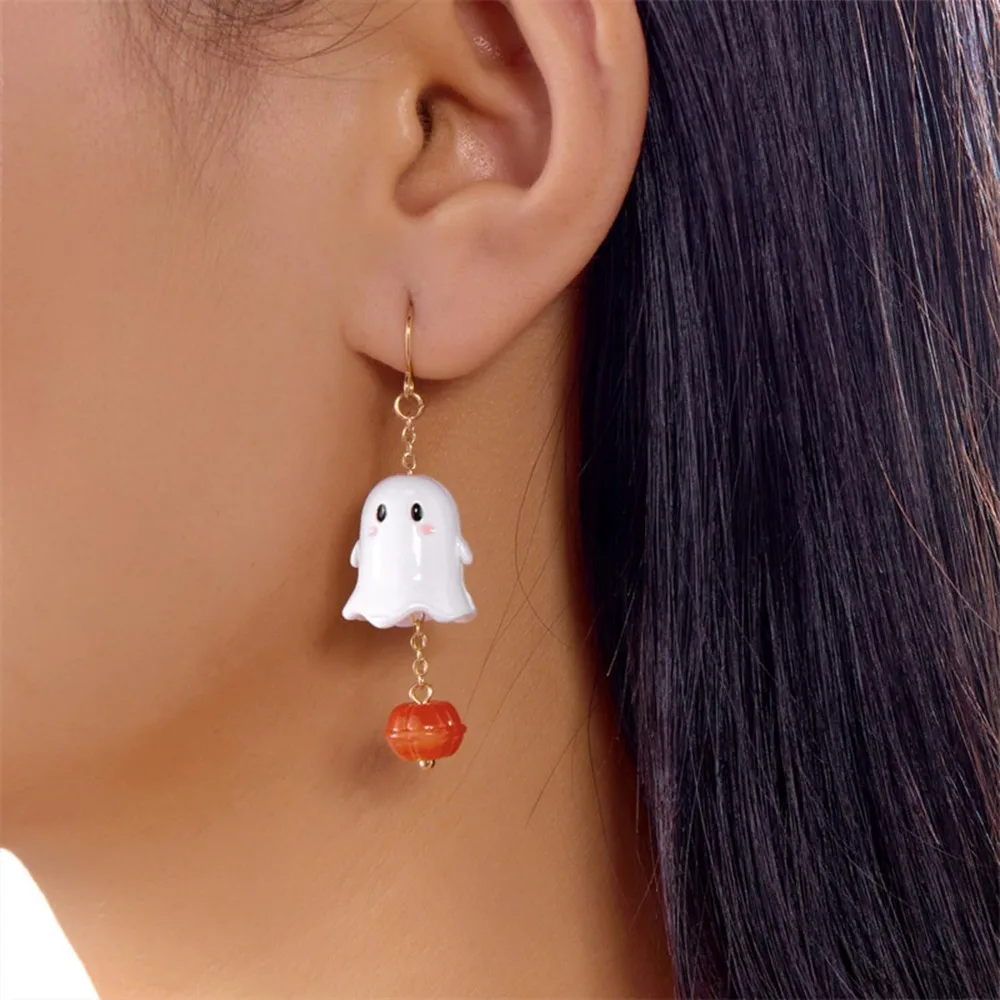 These super cute and lightweight Halloween earrings feature acrylic ghost pendants and are perfect for those with sensitive skin