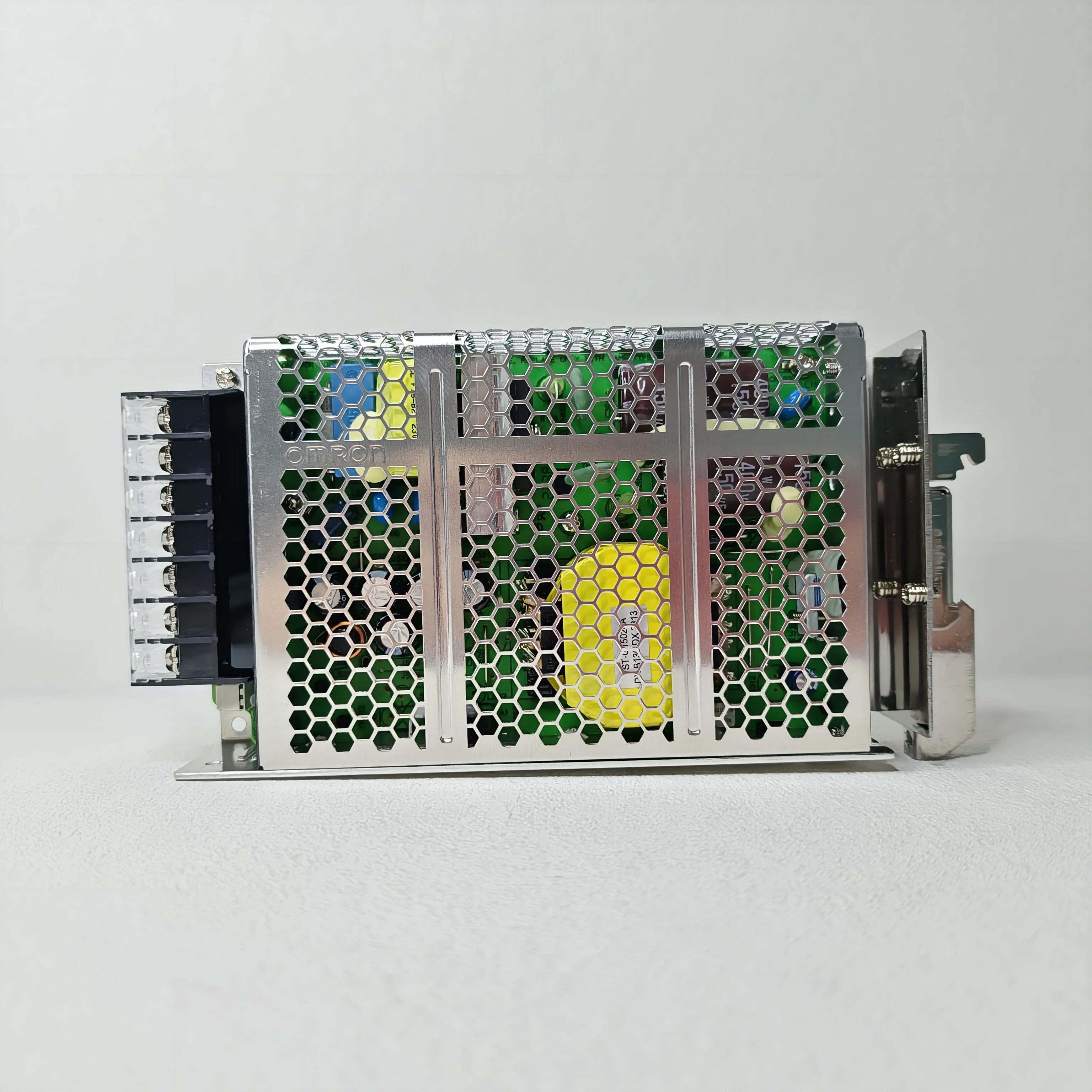 S8FS-G15024CD Fuente de alimentación conmutada para carril DIN