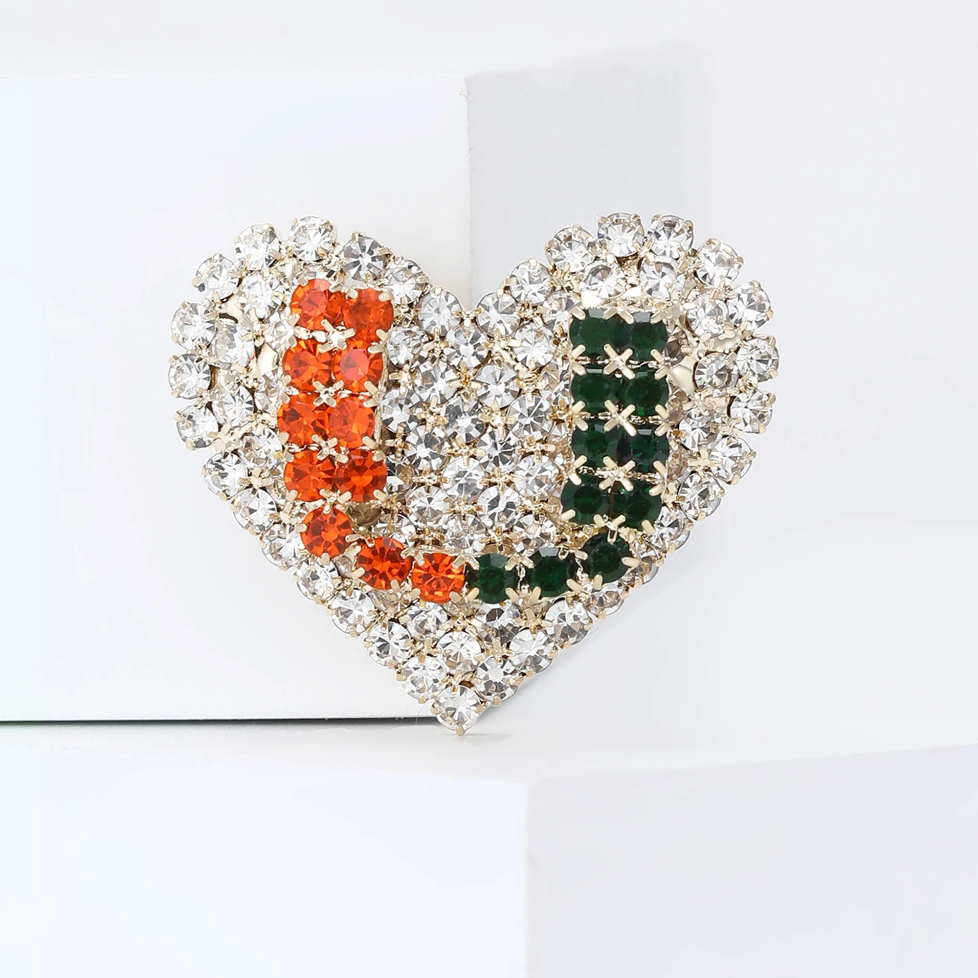 Valentine\'s Day Romantic Rhinestone Heart Brooch for Women Unisex Pearl Love Pins Banquet Party Backpack Gifts Jewelry Accessory