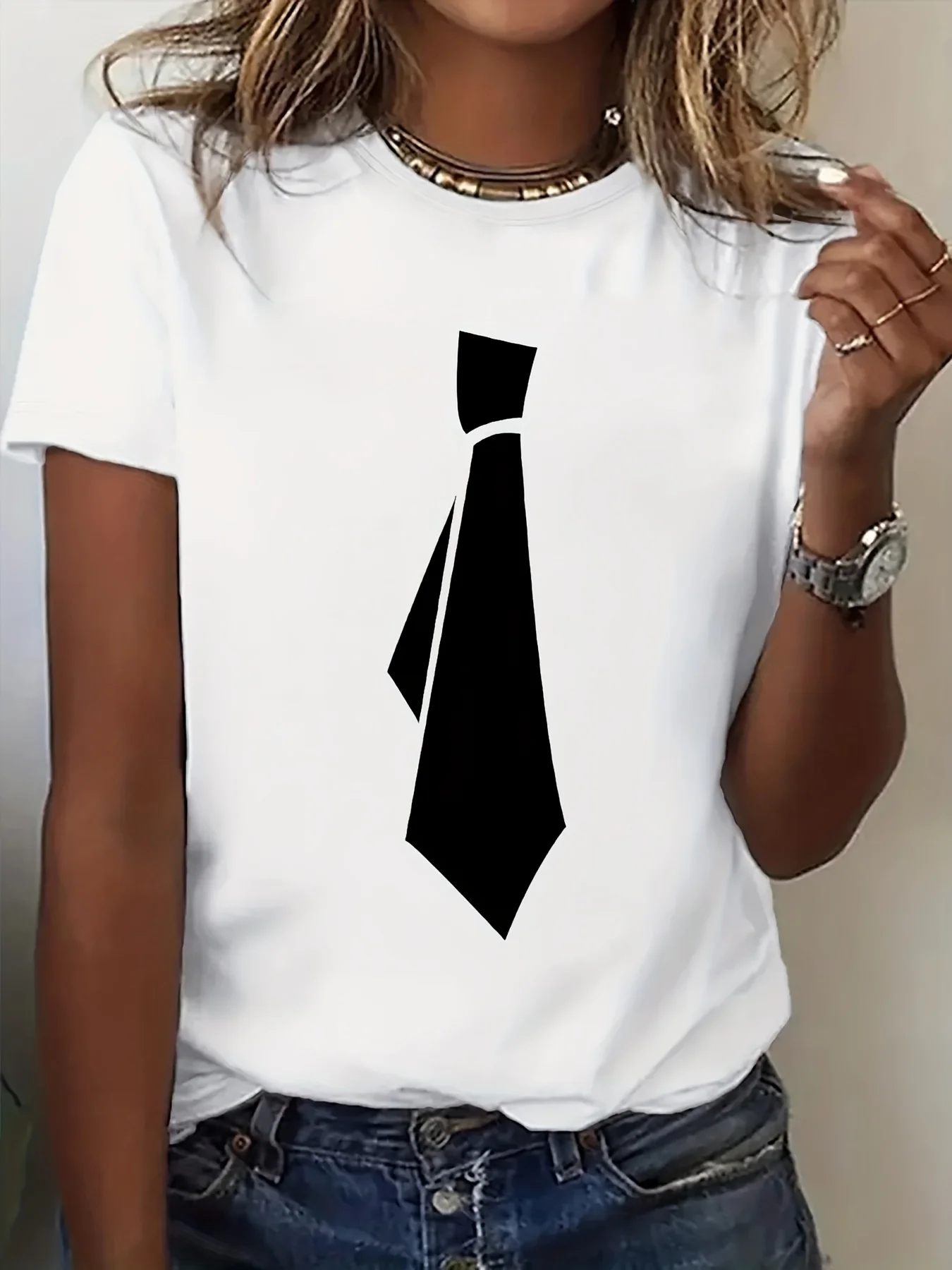 A Fun Printed Short-sleeve T-shirt with a Unique and Playful Tie-inspired Pattern, a Women's Fashionable and Casual Short-sleeve T-shirt/shirt, a Stylish and  Fun-printed Comfortable Crewneck Base Layer, a T-shirt Suitable for Gifting, a Comfortable