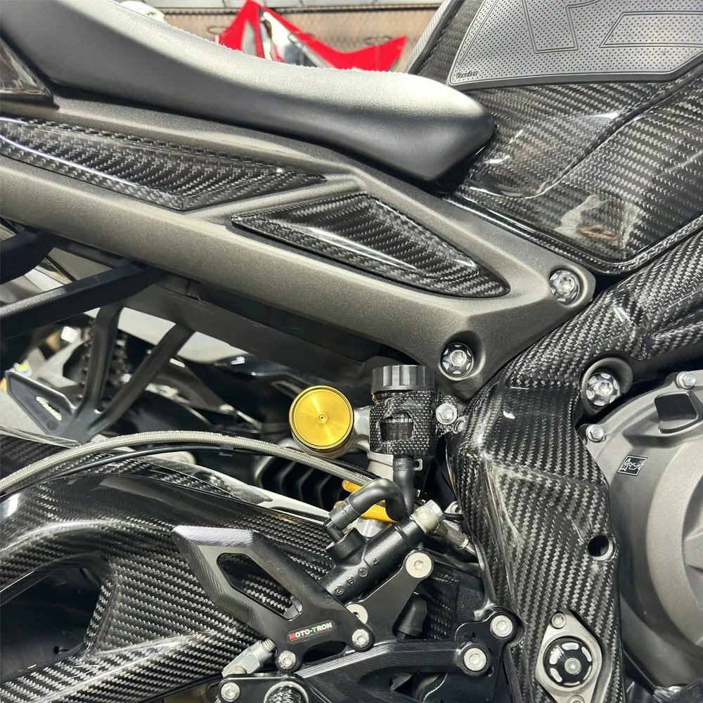 For Triumph Street Triple 765 R RS 2017-2014 Carbon fiber oil pot protective cover decorative cover motorcycle modification part