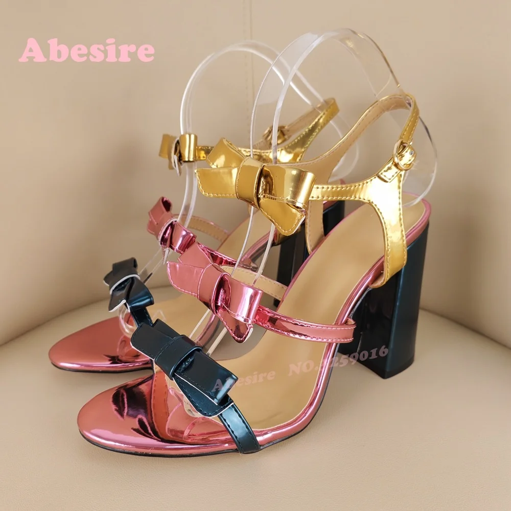 

Красочные глянцевые сандалии с пряжками, женские сандалии с открытым носком и бантиками, роскошные подиумные туфли из лакированной кожи на массивном каблуке