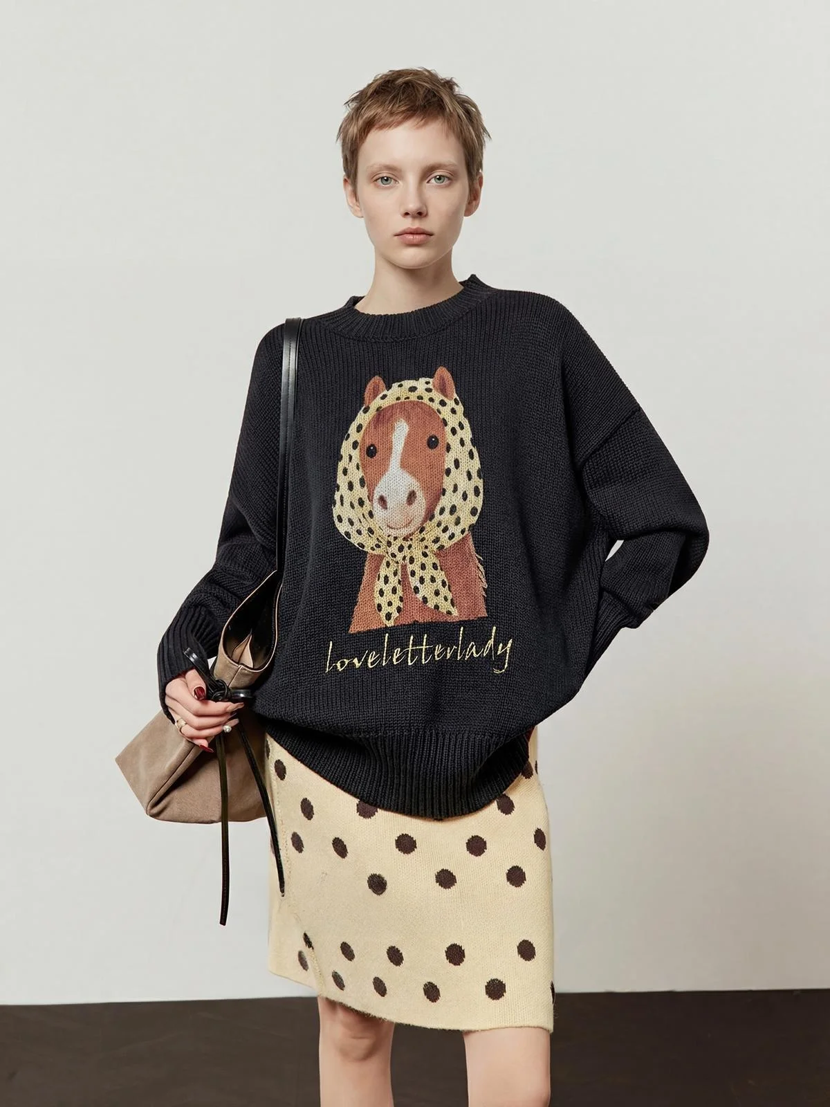 

Свободный женский вязаный свитер на осень-зиму: модный, универсальный, комфортный, с круглым вырезом, длинными рукавами, милый дизайн