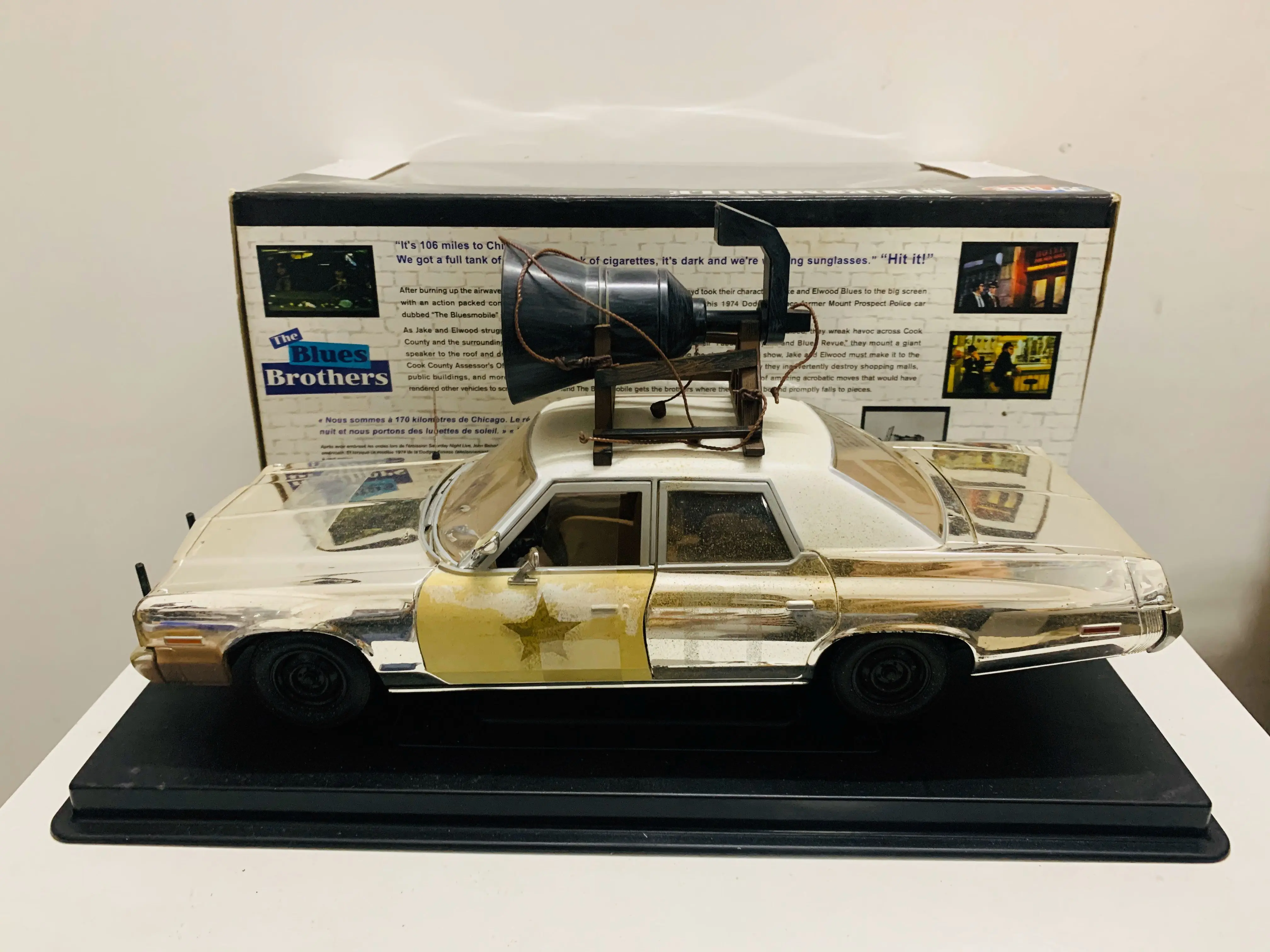 1:18 Scale Die-Cast Model Blues Brothers Bluesmobile 1974 Monaco Chrome Chase Car