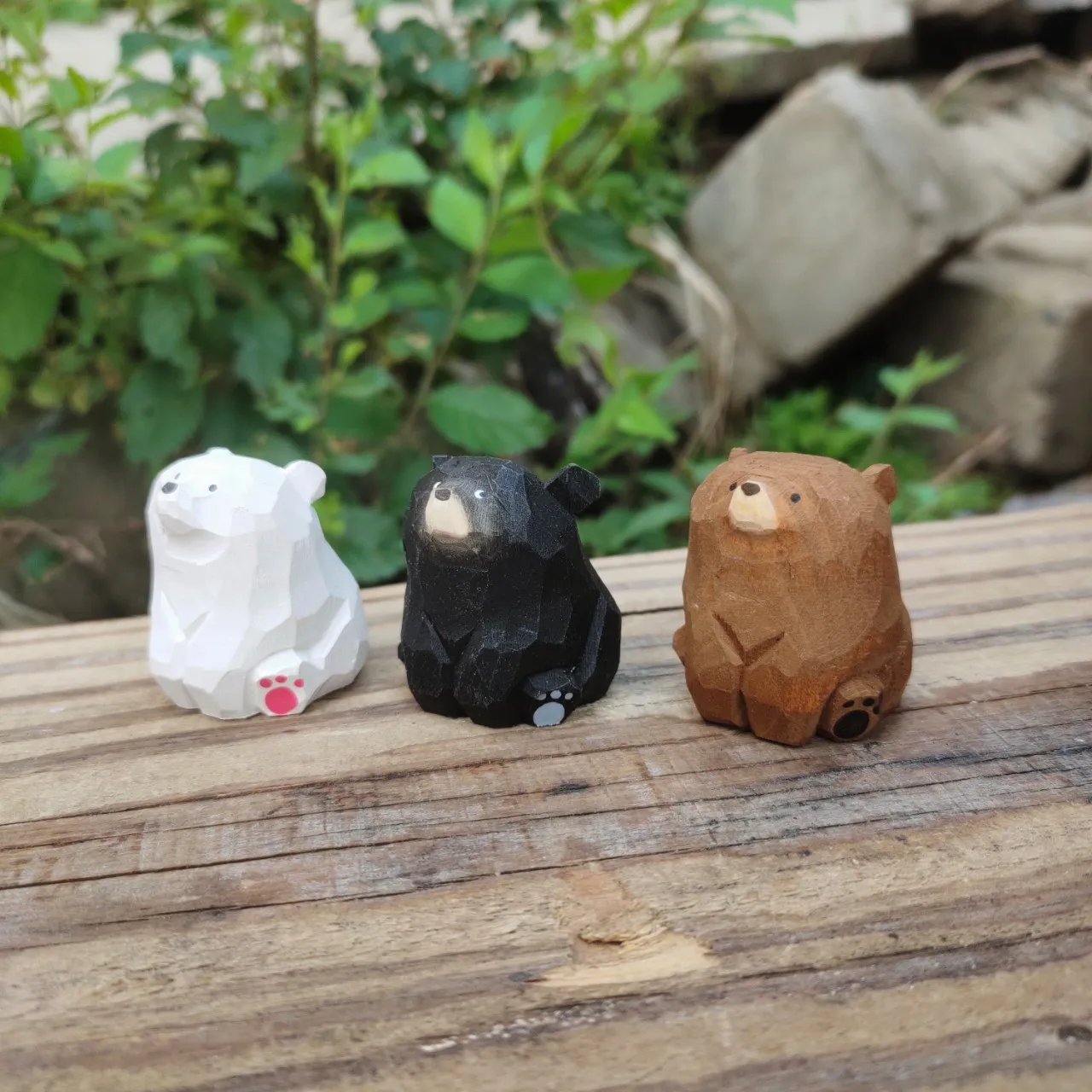 Creative Solid Wood Wooden Bear Figurines Hand Carved Cute Polar Bear Ornament Realistic Funny Mini Bear Statue Home Decoration