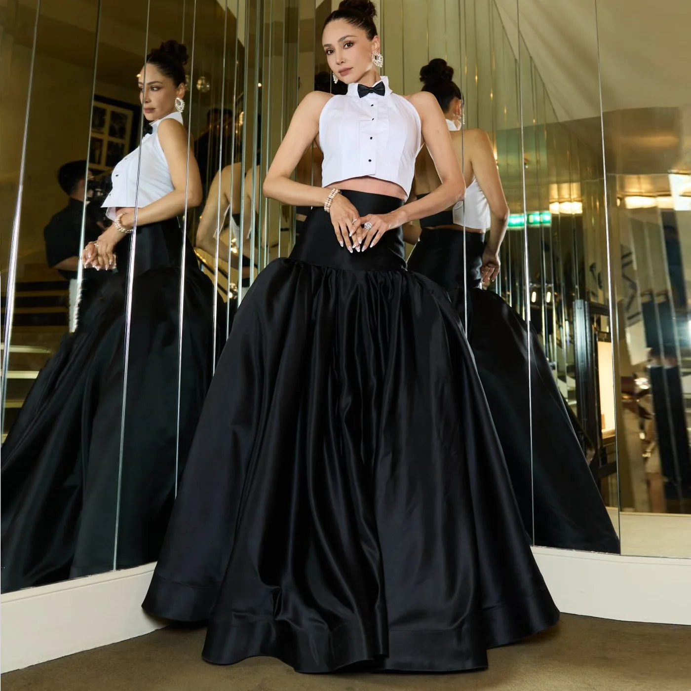 

Hollywood Glam Black Ball Gown Maxi Skirt High Waist Voluminous A-Line Evening Skirt with Full Flare Satin Long Celebrity Skirt