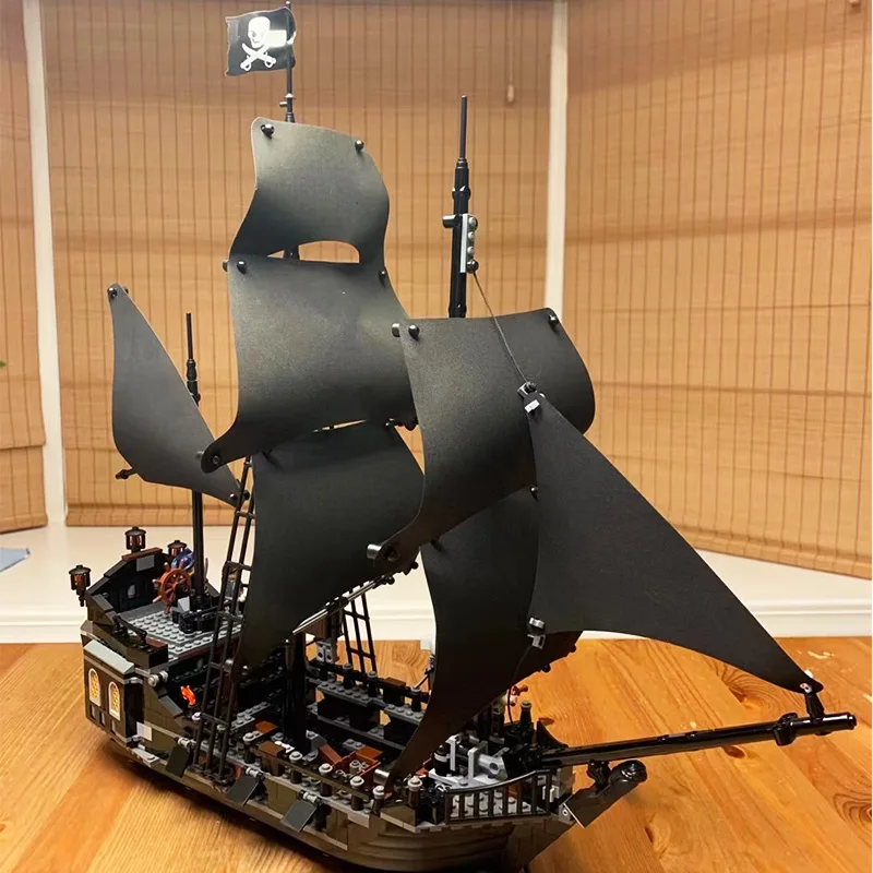 

Creative Pirate Black Pearl Ship Building Blocks 4184 Ship Model Adventure Building Blocks Toys Children's Christmas Adult Gifts