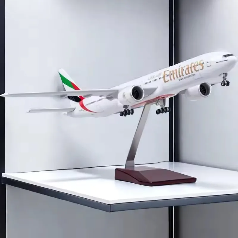

New 1/160 Scale Diecast Model B777 Emirates Airways Boeing 777 Resin Airplane With Light Airline Collection Display Gifts