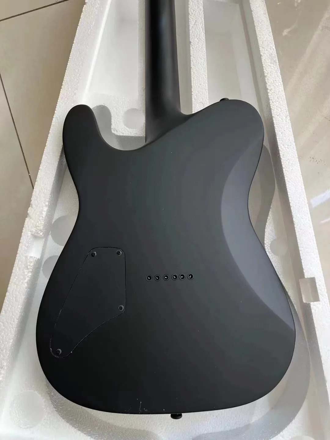 Customized G-type electric guitar bass factory, wholesale price, high-quality service, free and fast delivery.