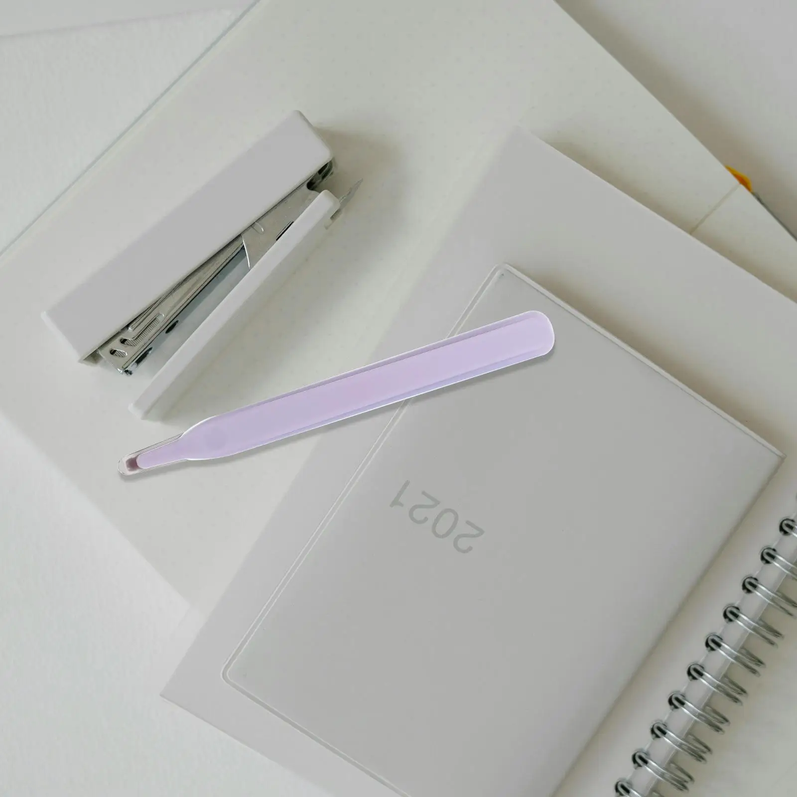 2 قطعة مزيل دباسة معدنية للمكتب أداة إزالة مريحة من الفولاذ شديدة التحمل