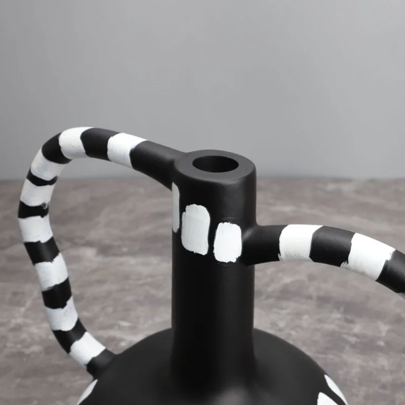 Vaso a pois bianco e nero di a - Resin Art Dining Table recensione e prezzo
