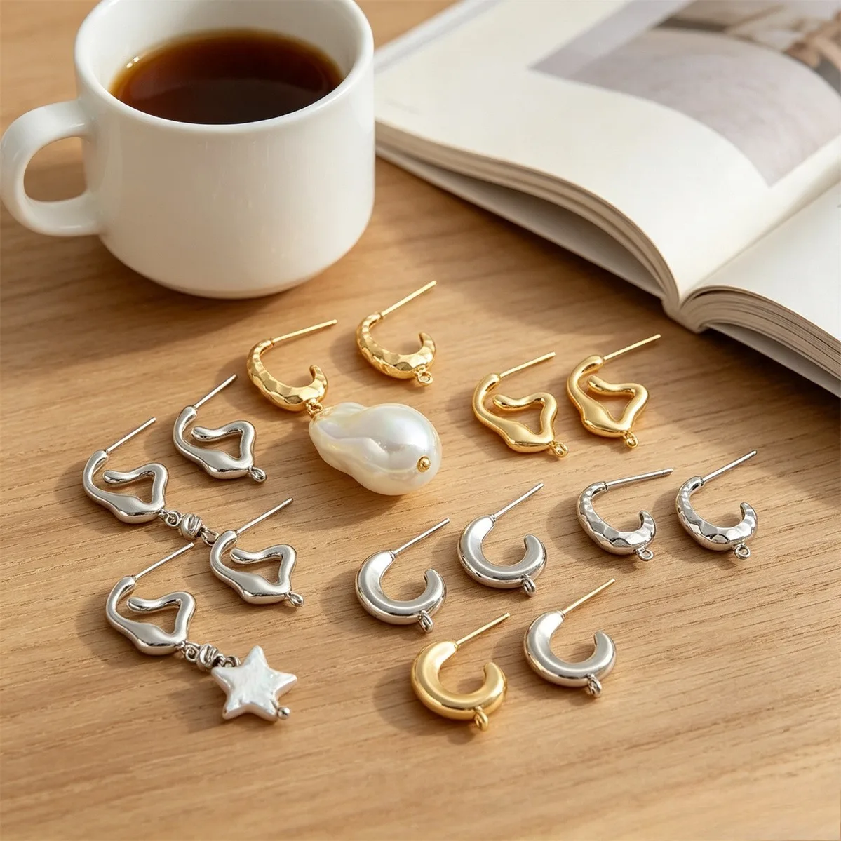 Componentes de joyería DIY: Pendiente colgante hecho a mano con forma de C facetada, chapado en oro de latón, textura de lava y argolla para colgar