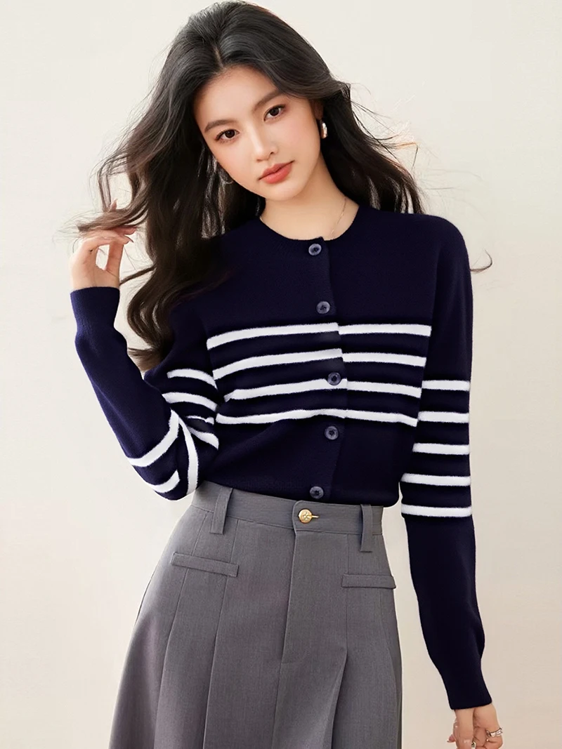 

2025, новинка, европейская, одежда, осень, зима, свитер, шикарный, сексуальный, с круглым вырезом, в полоску, женский, с длинным рукавом, вязаный, кардиган, пуговицы, тонкие, топы, 510059