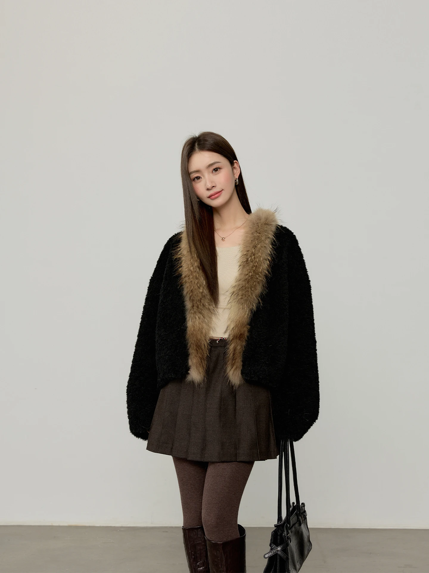 

Новая женская теплая длинная куртка из искусственной овчины с интегрированным мехом, имитирующим натуральный, от Seoul Initial Snow