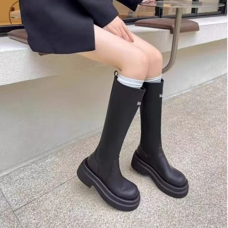 

Высокие сапоги для девочек 2025 года. Сапоги до колена. Модные осенне-зимние детские мотоциклетные ботинки. Шикарные классические резиновые туфли на молнии.