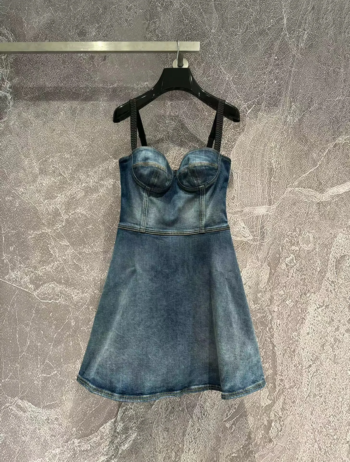 

2024 New High end Customized Denim Waist Dress with Adjustable Shoulder Straps, Elastic Back, and Waist Closing Design