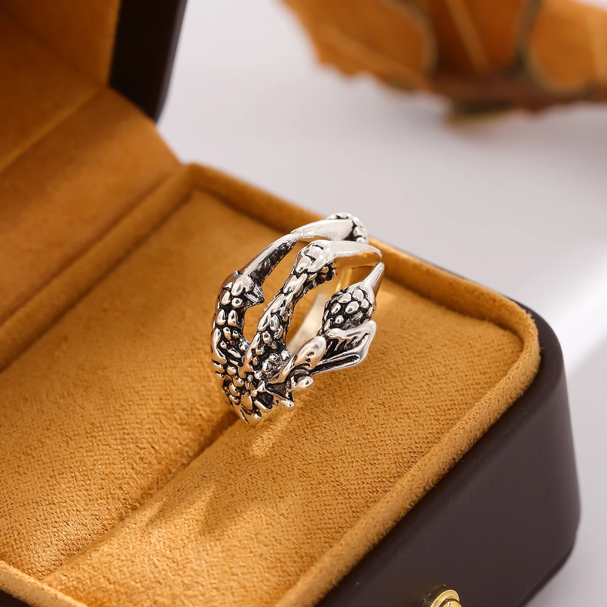 New Retro Creative Dragon Claw Silver Ring