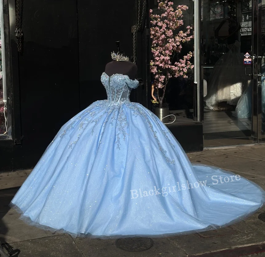 السماء الزرقاء الأميرة فستاين سهرة/فساتين الحفلات فستان Quinceanera 2025 قبالة الكتف الترتر مطرز يزين الدانتيل مزين vestidos de 15 مخصص