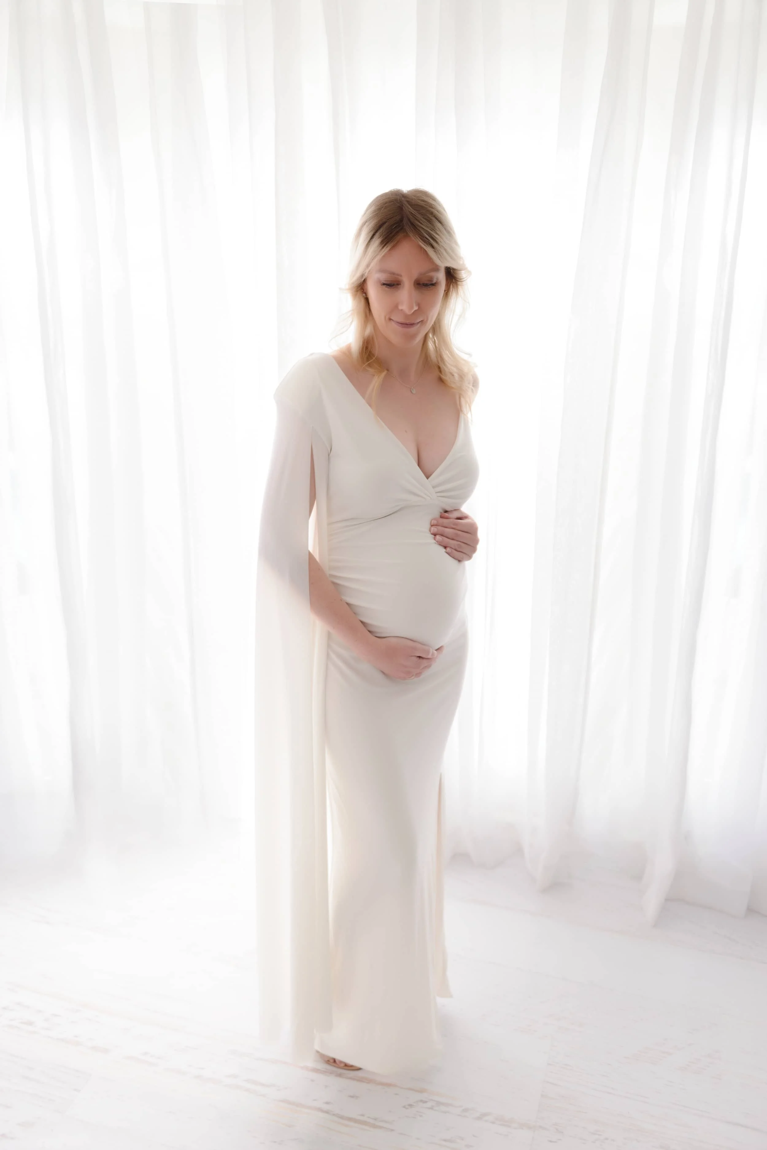 

Soft White Crown Plunge Maternity Photography Dress with Cape Sleeve V-neck Pregnancy Baby Shower Gown for Pregnant Women