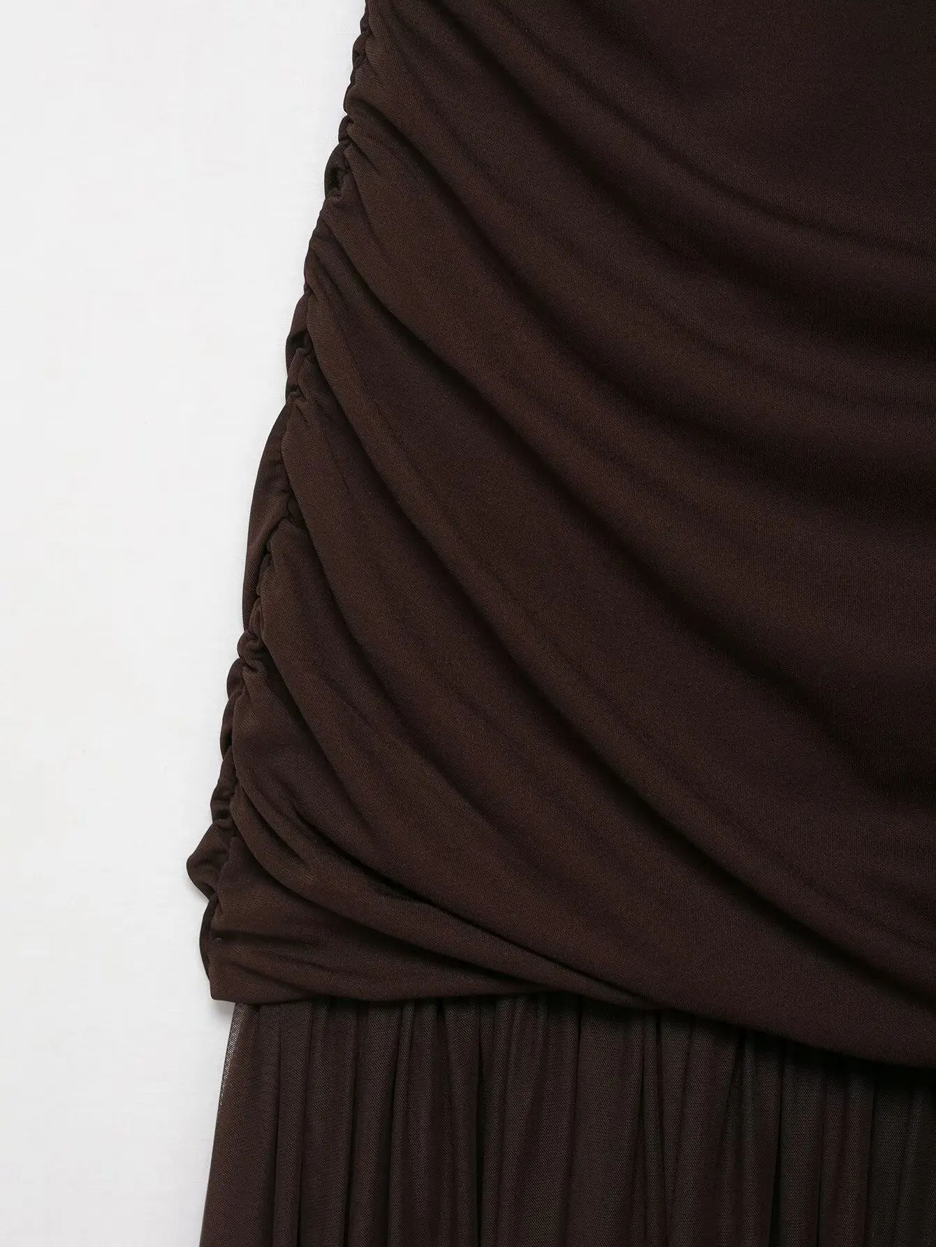 فستان طويل نسائي صيفي جديد مثير ونحيف موديل 2025 بياقة نصف عالية بدون أكمام شبكي