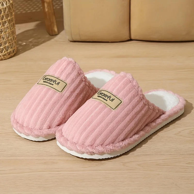 Pantoufles chaudes antidérapantes en coton pour hommes et femmes, pantoufles polyvalentes en coton en peluche à la mode pour l'intérieur de l'hiver 2025