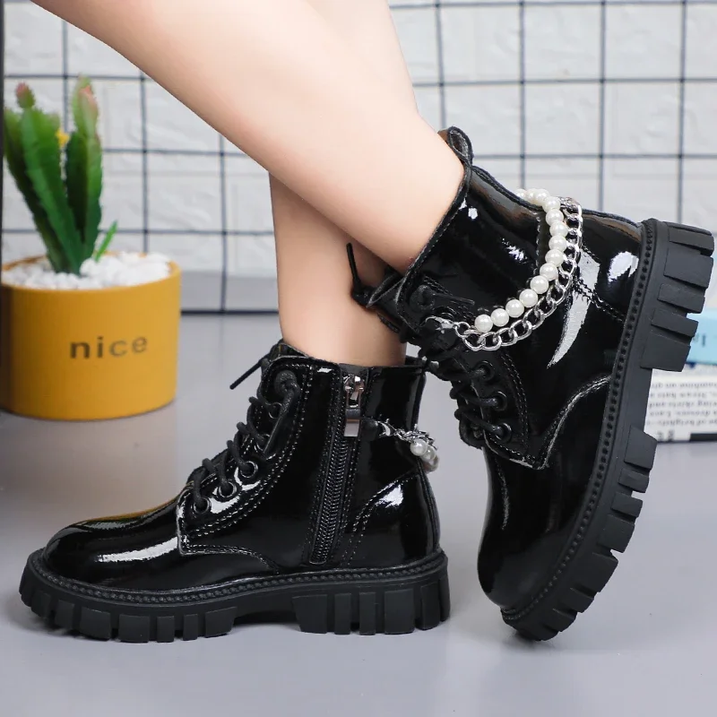 Classic Kids Princess Ankle Boots Luxury Metal Chain Girls Leather Boots Glossy PU Versatile Children Fashion Boots Thick Bottom