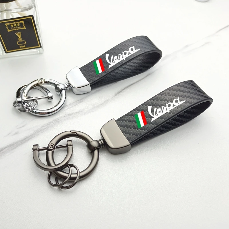 Carbon fiber Leather Car KeyChain Custom Rotating Horseshoe Key Rings For Piaggio Vespa GTS GTV LX 60 125 250 300 Primavera