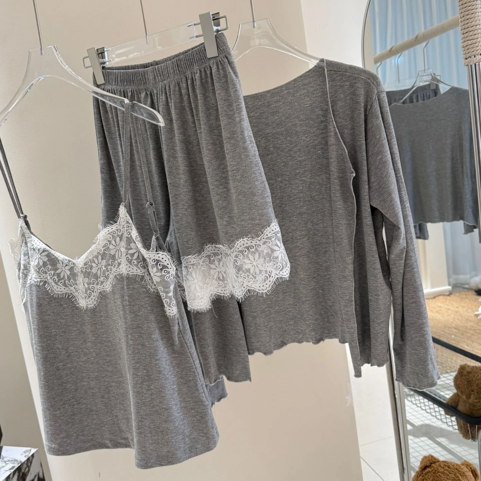 

Летняя новая модальная пижама из 3 предметов, женская домашняя одежда, сексуальный кардиган с кружевной отделкой и длинными рукавами, шорты на бретельках, пижамный комплект, свободная одежда для дома