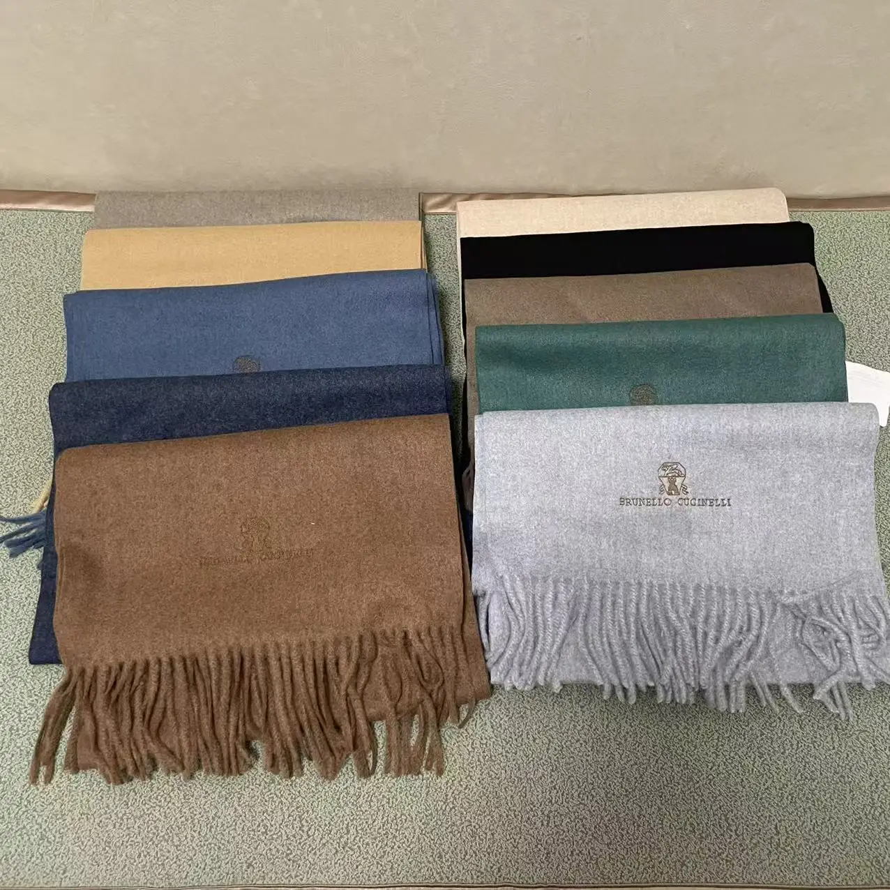

High quality embroidered cashmere scarf, solid color label, warm scarf, face protection, men's and women's neck scarf
