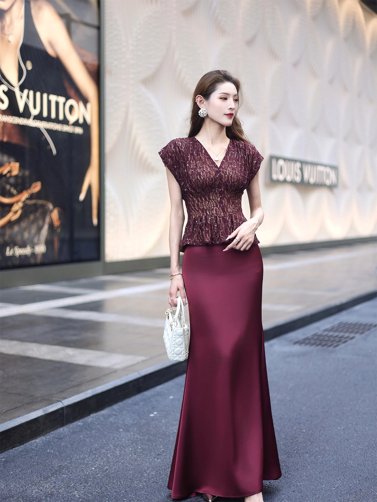

Yukfei Original Design Luxury Beaded Lace Top Silk Half Skirt Elegant Set Women's Fashion High Waist Slim Fit Four Seasons