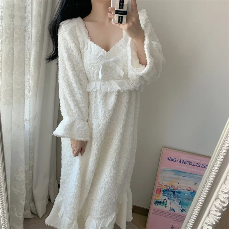 Sweet Princess Style Nightgown Long Coral Velvet Soft Sleepwear Women Winter Soft Home Dressing Gown Lace Ruffles Sleepdress