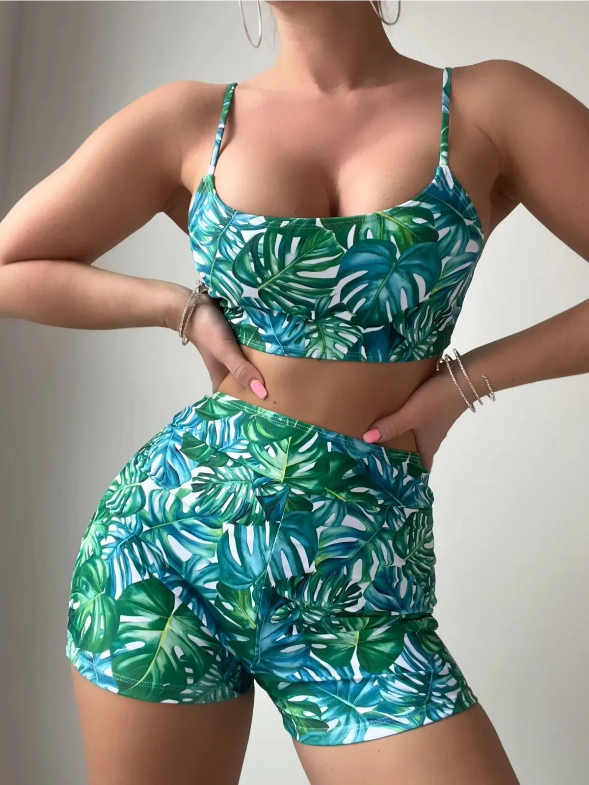 Maiô feminino com estampa de folhas verdes, 2 peças, biquíni tankini de cintura alta, verão, praia, férias, gola em u, suspensório, costas nuas