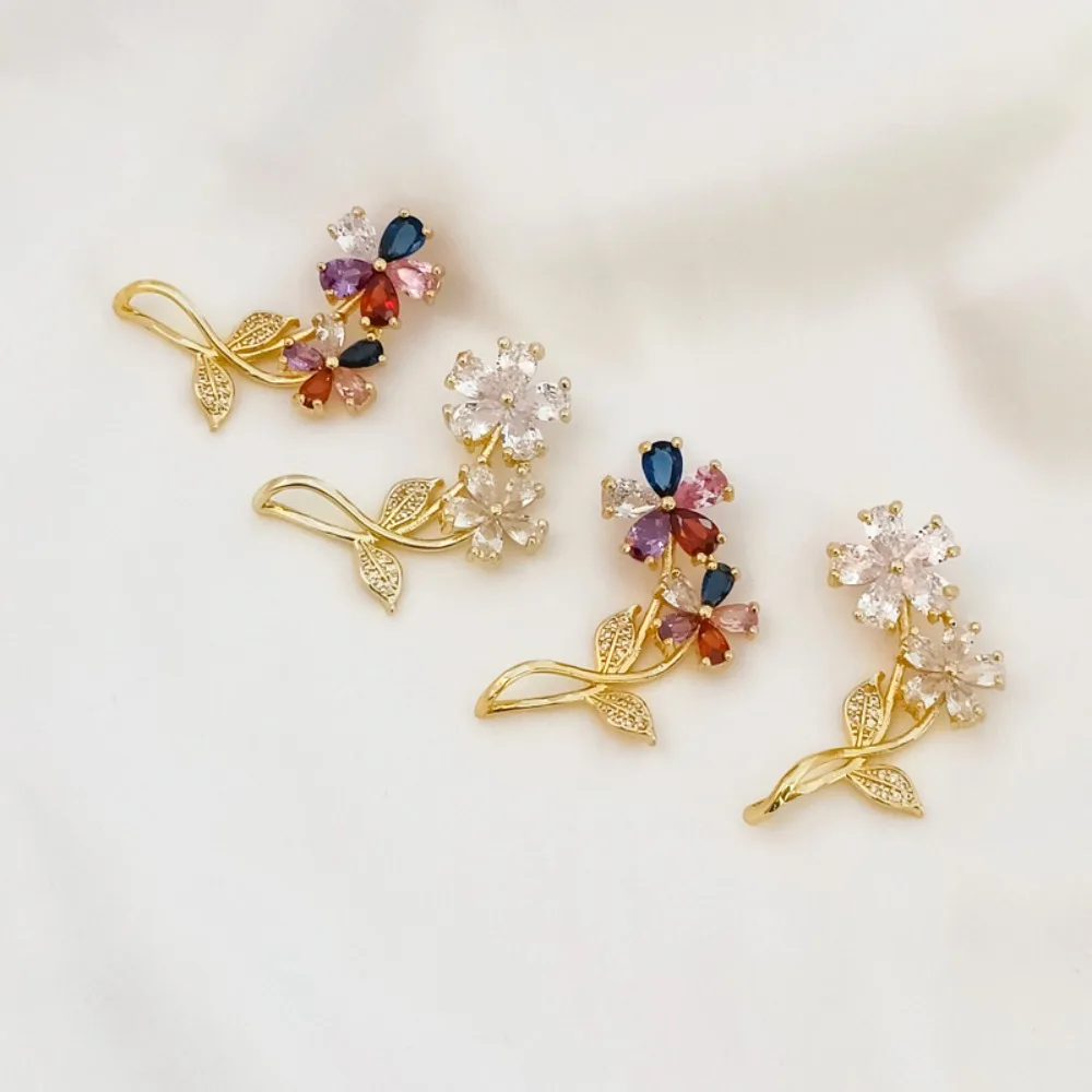

18K Gold-plated and Zircon Crystal Five-leaf Flower Pendant, A Bouquet of Flower Pendant DIY Bracelet Pendant Accessory Material